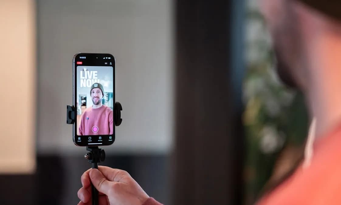 Live Streaming Atmosphere With Lofi Music AI Generator Free